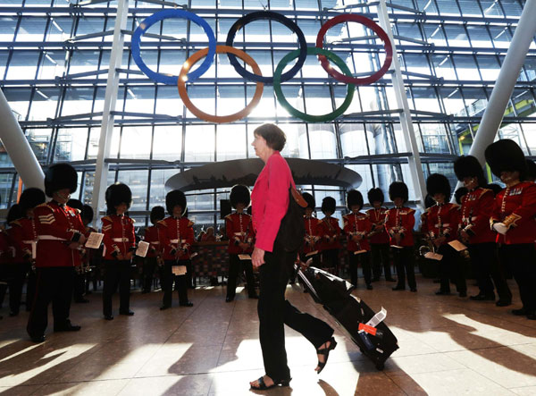 Airport unveils Olympic Rings for London Game