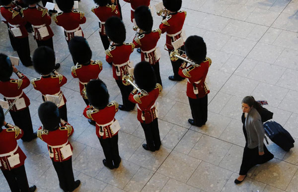 Airport unveils Olympic Rings for London Game