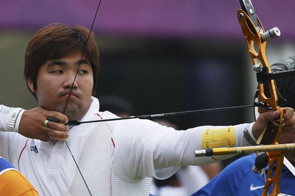 Legally blind archer Im Dong-hyun set the first world record of the London Olympics on Friday and then added another as South Korea broke the team record. First world record