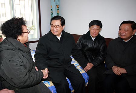 Hu calls for maintaining stable economic growth