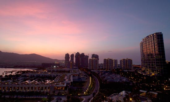 Hotel giants bet big on Sanya tourism