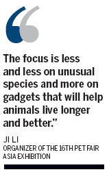 At the 16th Pet Fair Asia, which began on Thursday in Shanghai's World Expo Exhibition and Convention Center, thousands of pet owners from around the country crowded the 37,000-square-meter venue. Animal lovers dote on furry families at fair