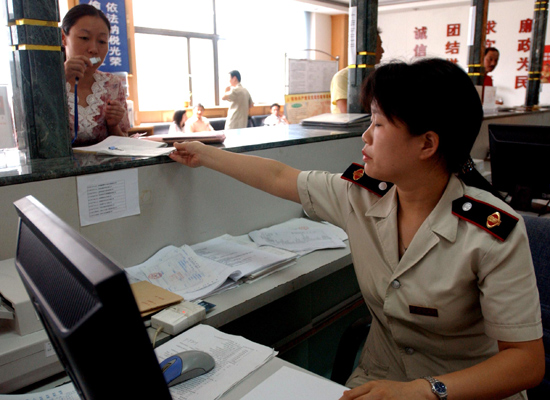 Experts: Tax threshold must rise