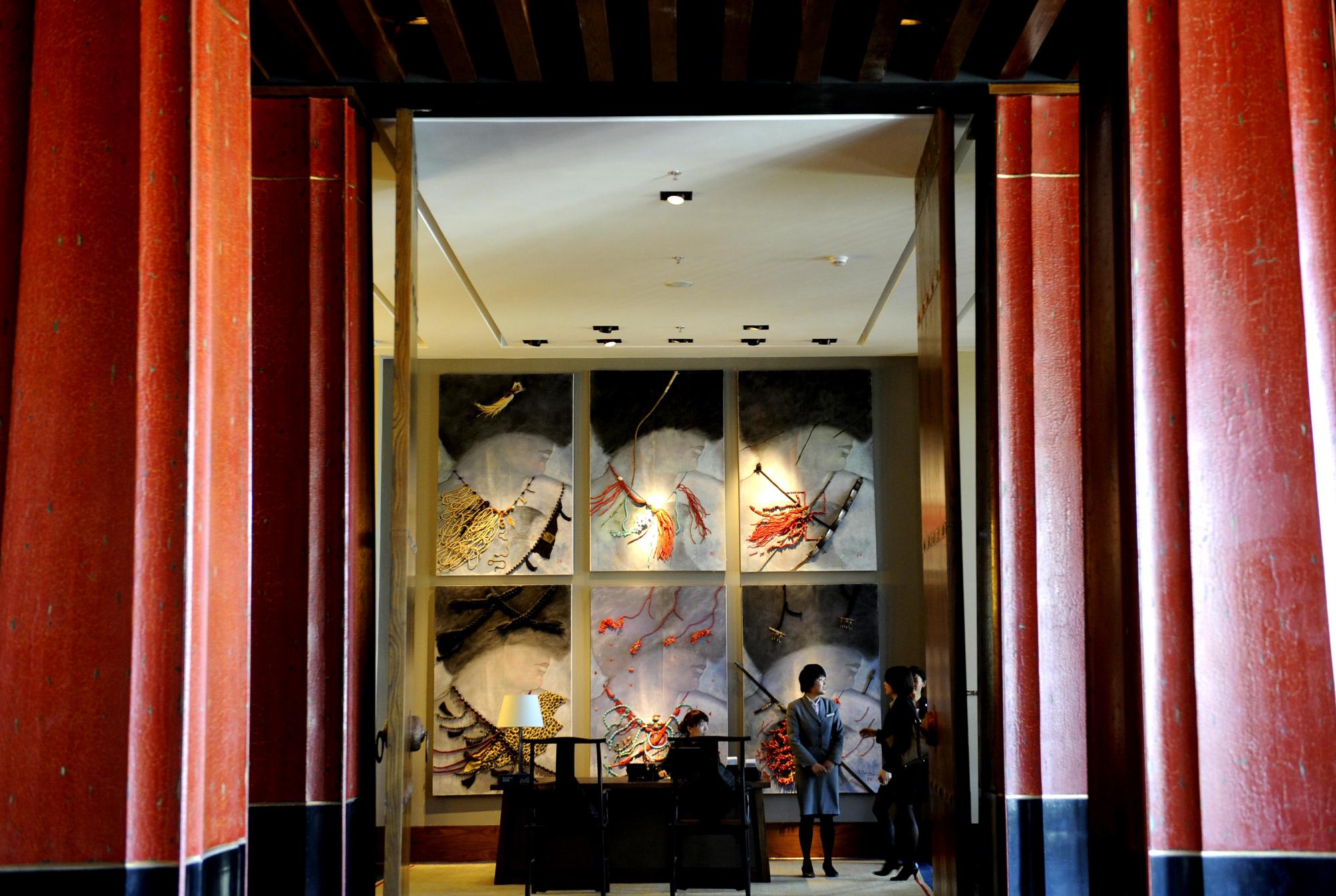 Tibet's first five-star hotel opens in Lhasa