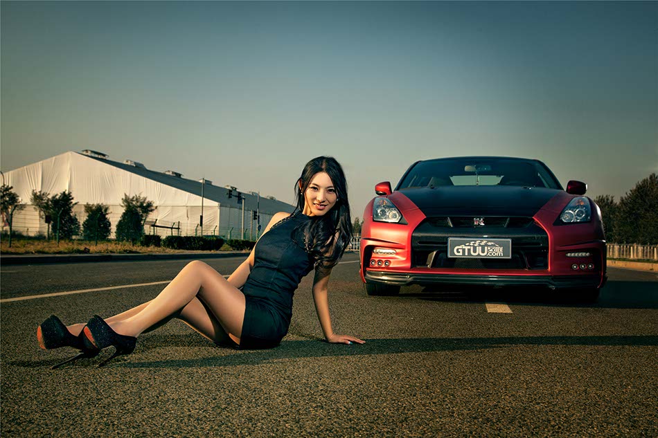 Model Wang Junyu with tuned-up Nissan GT-R