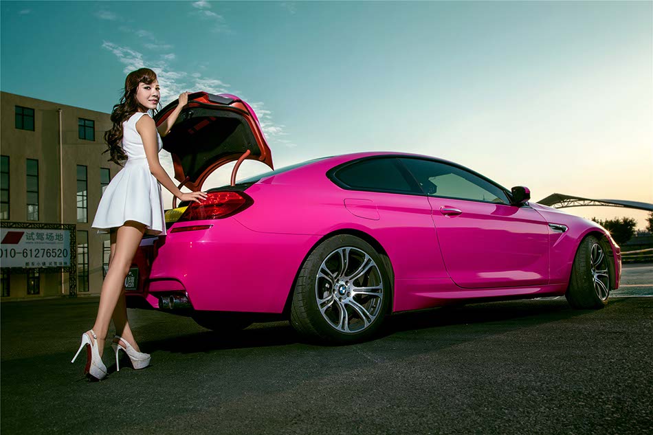 Tuned up BMW M6 & model Na Duo