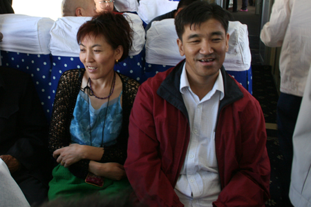 Mongolian mom to worship in Tibet by train