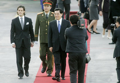 Hu begins 3-day state visit to Sweden