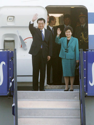 Hu begins 3-day state visit to Sweden