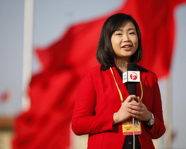 A news anchor from east China's Anhui province conducts report at the Tian'anmen Square in Beijing, capital of China, Nov 8, 2012. Journalists cover opening ceremony of CPC congress
