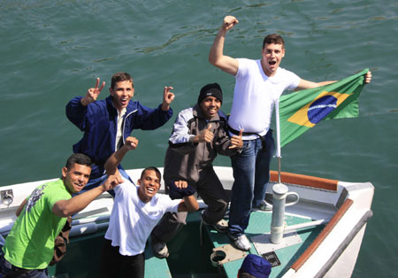 Sampan race marks navy anniversary