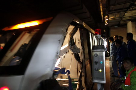 Shanghai subway resumes operation after collision