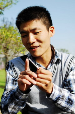 College student Dong Yufei from Yanshi, Henan province, has collected more than 150,000 used ink pen refills. Desperately seeking refills