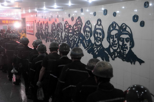 Rescue workers prepare to go underground to search for miners trapped in Qianqiu Coal Mine in Yima, Henan province, Nov 4, 2011. 4 killed, 50 trapped in coal mine