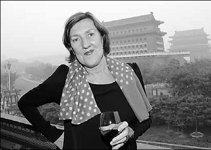 Renowned restaurateur Michelle Garnaut operates two of the classiest restaurants on the Chinese mainland, known for immaculate service, fine-dining cuisine and tasteful decor. The repertoire of the M Restaurants in Beijing and Shanghai now also includes a hugely popular literary festival and other cultural events throughout the year. Mistress of M-pire