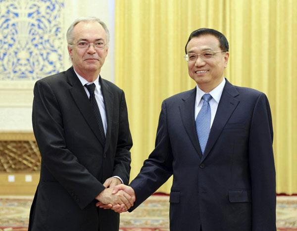 China and France to further improve ties