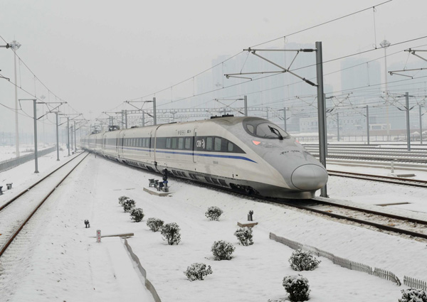 Snow brings travel delays as it clears the air