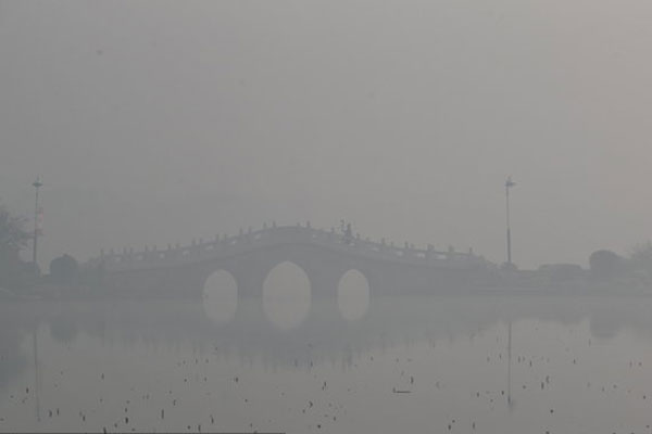 China chokes on smog