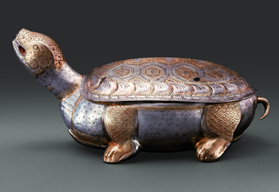 Une femme, son parfum et son temps