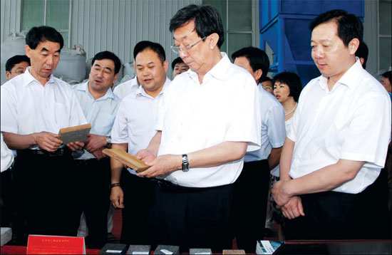 Xinyang: Modern non-metallic ore mining