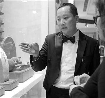 'Old clerks' get new role showing rich how to shop