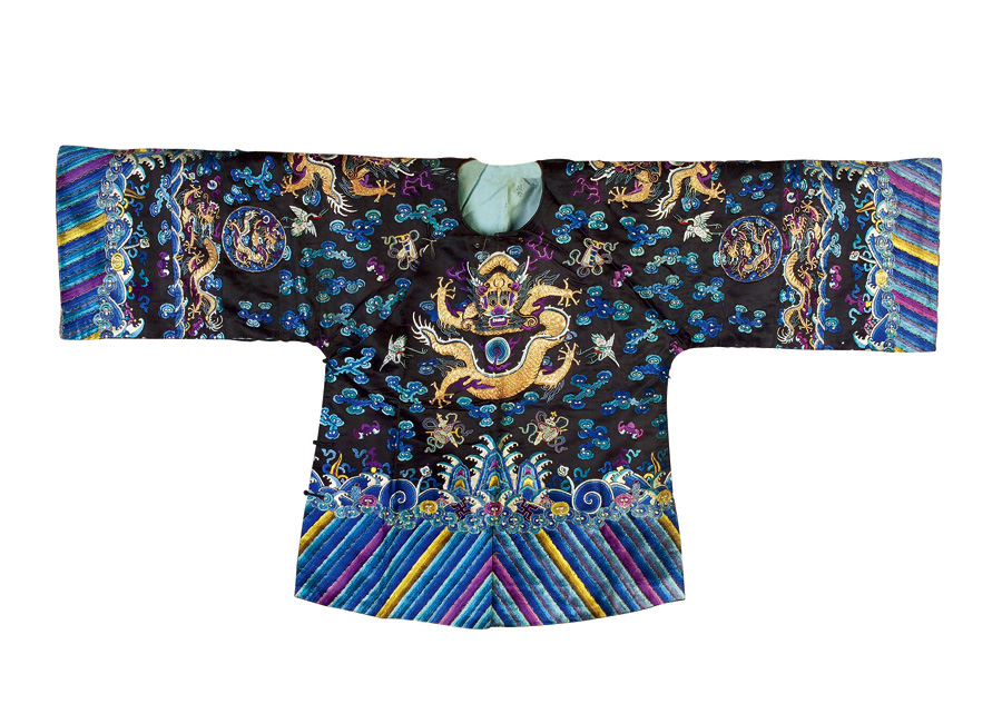 Exhibition shows eight marvelous handicrafts of Beijing