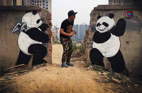 He covers Beijing in dragons