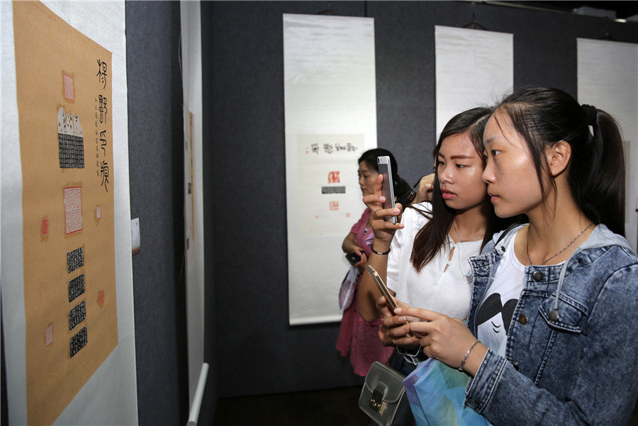 Art of seal carving on display in Sichuan