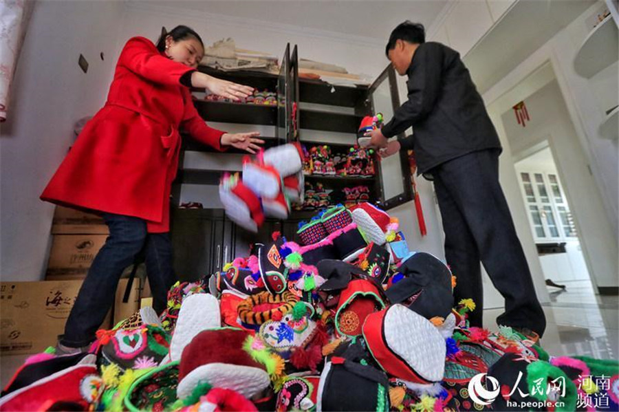 Woman collects hundreds of thousands of tiger-head shoes