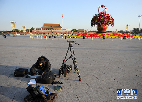 圖：境外媒體記者關注十八大開幕會