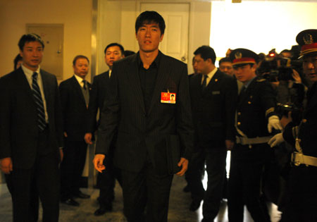 劉翔：第一次參加政協(xié)會(huì)議有點(diǎn)緊張[組圖]