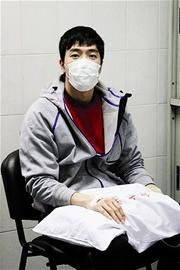 劉翔開會(huì)訓(xùn)練兩不誤 不適應(yīng)氣候致感冒加重