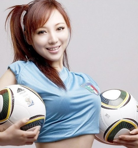 足球寶貝冰美女“解凍”