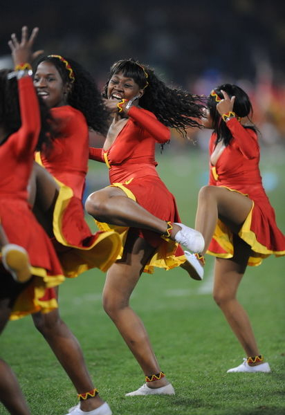 揭秘南非世界杯最靚風景線：土著美女組性感啦啦隊