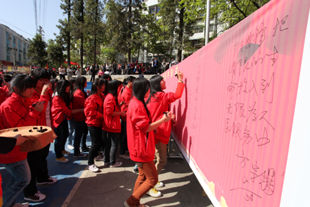 云南巧家開展學雷鋒活動