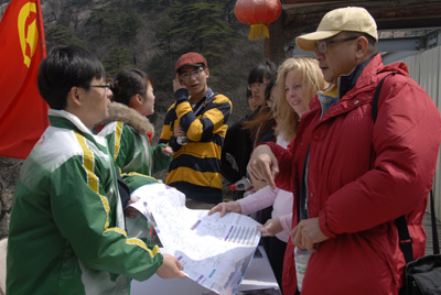 黃山春意濃，清明踏青熱