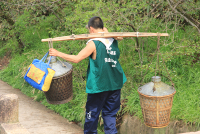 五·一 向勞動(dòng)者致敬