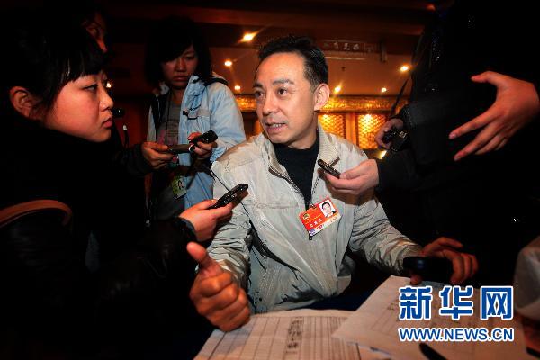 兩會(huì)記者采訪忙