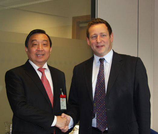 王晨會(huì)見艾德·韋澤