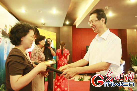 “尋找最美鄉(xiāng)村教師”大型系列公益活動在京啟動