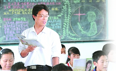 堅(jiān)守講臺(tái)，因?yàn)閻?ài)