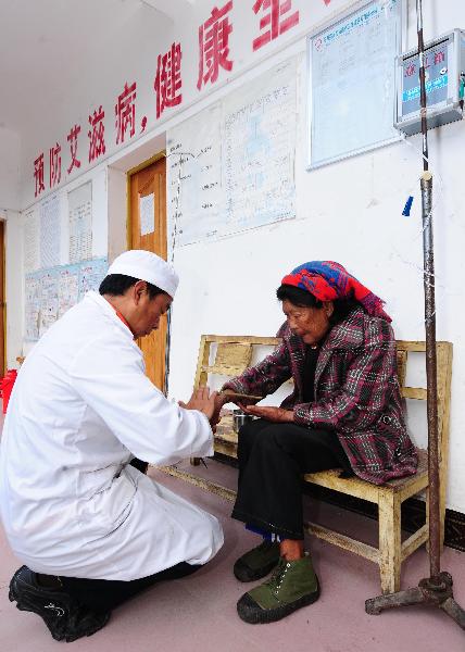 “溜索醫(yī)生”鄧前堆：只盼架起一座橋