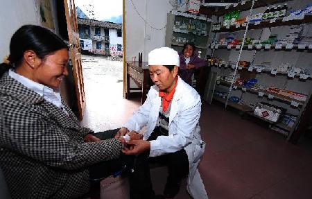 “溜索醫生”鄧前堆：只盼架起一座橋