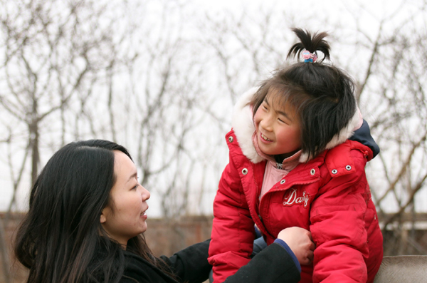 中國日報社赴北京太陽村開展學雷鋒活動