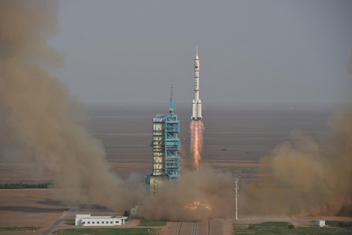 神舟九號飛船發射成功