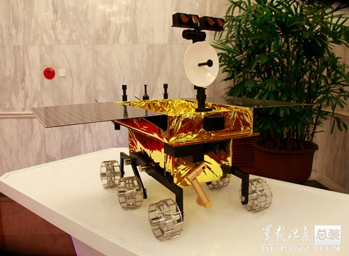 揭秘中國(guó)首輛月球車：耐300度溫差 自主避讓障礙