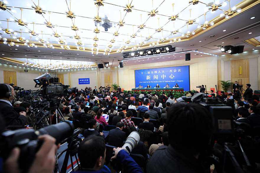 民政部就“保障基本民生，發展社會服務”答記者問