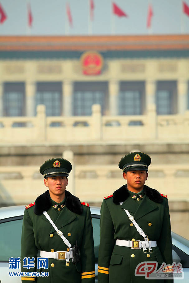 兩會(huì)廣角鏡：廣場上的捕捉鏡頭