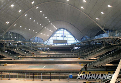 武漢火車站進(jìn)行首次試燈 預(yù)計20日投入使用