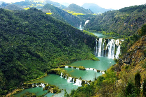 氣胸壯美的九龍瀑布群